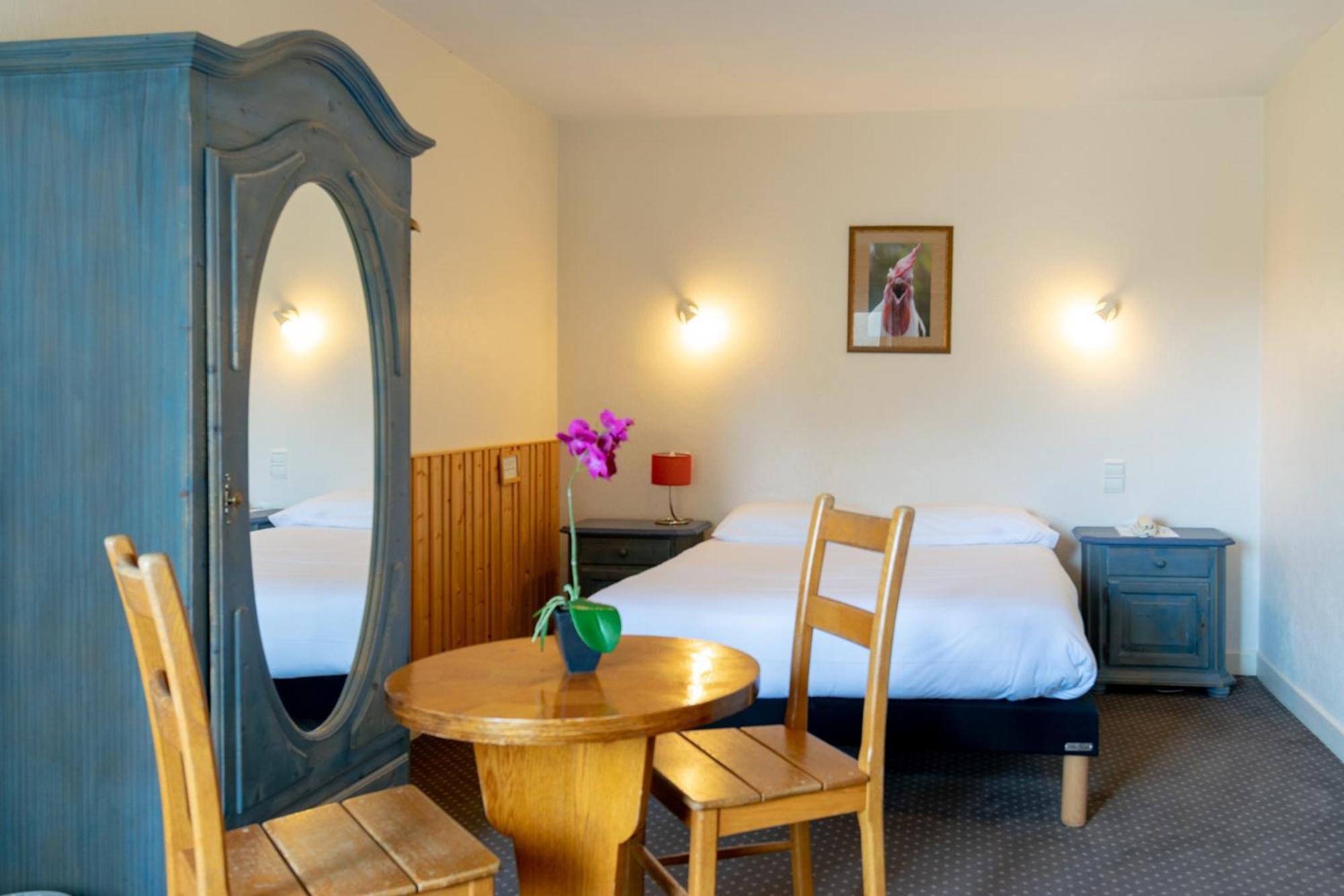 Hotel De La Poste マルビュイッソン エクステリア 写真